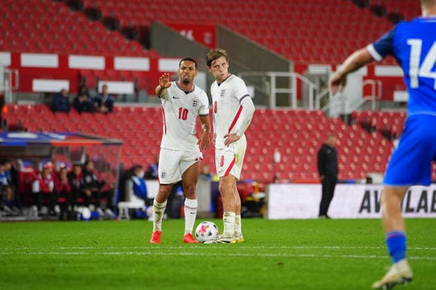 England U21, U 21 players ready for free kick during the UEFA U21 EURO 2027 qualifying match between England U21 and Slovakia U21 at bet365 Stadium, Stoke-on-Trent, England. (Photo by Jay Soundo) Copyright: xJayxSoundox xSportsxPressxPhotox Sportspressphoto_SPR244013