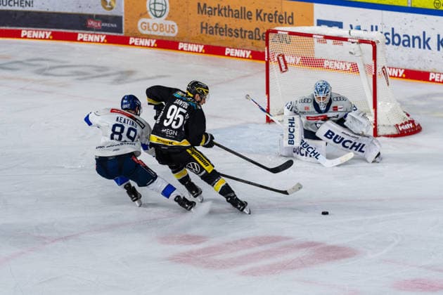 Mathew Santos, Krefeld Pinguine, 95 with a great chance, GER, Krefeld Pinguine vs. ERC Ingolstadt, ice hockey, PENNY DEL, Matchday 5, 2026–2027 season, October 2, 2026, GER, Krefeld Pinguine vs. ERC Ingolstadt, ice hockey, PENNY DEL, Matchday 5, 2026–2027 season, October 2, 2026, Krefeld Copyright: xEibner-Pressefoto FabianxFriesex EP_FFE