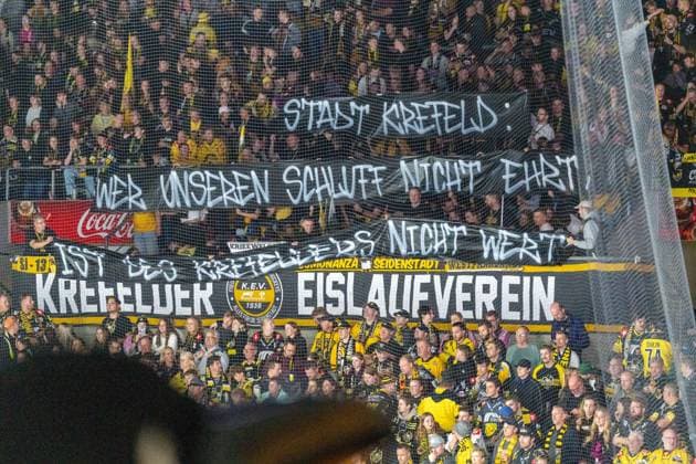Banner from the Krefeld fans: CITY OF KREFELD: WHOEVER DOESN T HONOR OUR TEAM ISN T WORTHY OF BEING A KREFELD RESIDENT, GER, Krefeld Pinguine vs. ERC Ingolstadt, ice hockey, PENNY DEL, Matchday 5, 2026–2027 Season, October 2, 2026, GER, Krefeld Pinguine vs. ERC Ingolstadt, Ice Hockey, PENNY DEL, Matchday 5, 2026–2027 Season, October 2, 2026, Krefeld Copyright: xEibner-Pressefoto FabianxFriesex EP_FFE