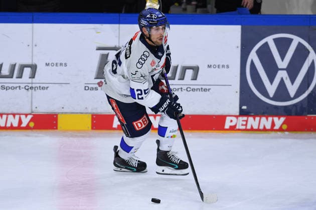 Ice Hockey: DEL Matchday 5—Krefeld Pinguine vs. ERC Ingolstadt on October 2, 2026, at the Yayla Arena in Krefeld. Leon Hüttl, Ingolstadt. In accordance with the guidelines of the DEL (German Ice Hockey League), the publication and further use of the footage in electronic media and devices of any kind is not permitted while the game is in progress xRx