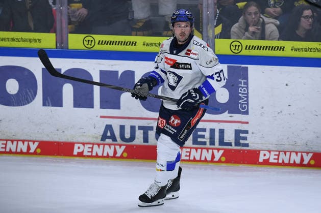 Ice Hockey: DEL Matchday 5—Krefeld Pinguine vs. ERC Ingolstadt on October 2, 2026, at the Yayla Arena in Krefeld. Riley Barber, Ingolstadt. In accordance with the guidelines of the DEL (German Ice Hockey League), the publication and further use of the footage in electronic media and on end devicesof any kind is not permitted while the game is in progress xRx