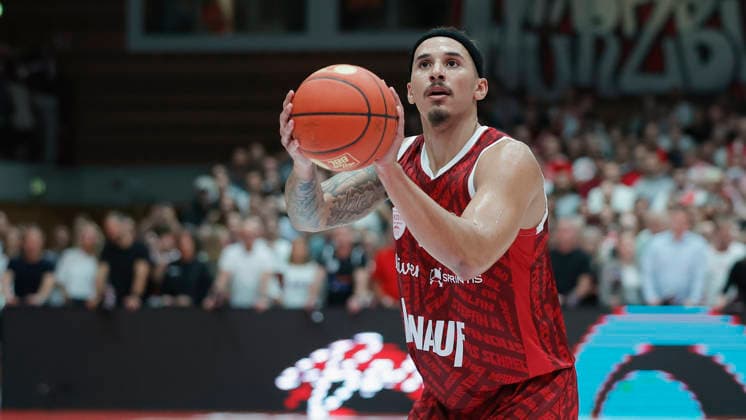 Pictured: Max Jones of the Würzburg Baskets, No. 2, making a free throw on October 2, 2026; Fitness First Würzburg Baskets vs. Telekom Baskets Bonn, easyCredit BBL, Matchday 4, Germany, 97072, tectake Arena Würzburg, Copyright: HMBxMedia xJulienxBecker