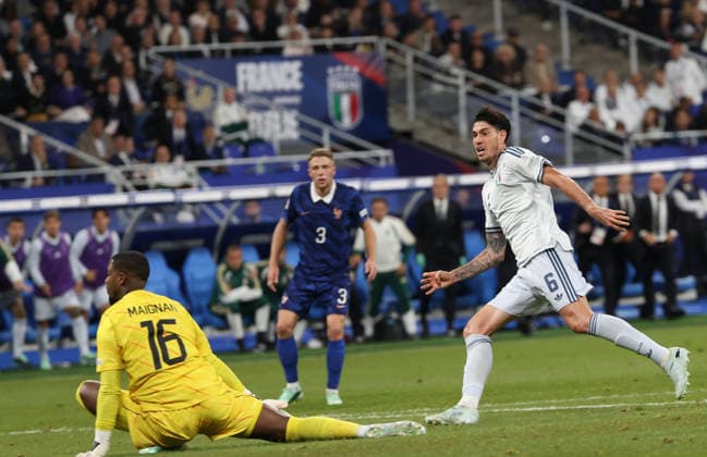 October 2, 2026, Parigi, Parigi, Francia: Goal the Alessandro bastoni of Italy during the 2026 27 UEFA Nations League football match between France and Italy on October 2, 2026, at the Stade de France in Paris. Parigi Francia - ZUMAs236 20261002_aap_s236_136 Copyright: xFabioxSassox