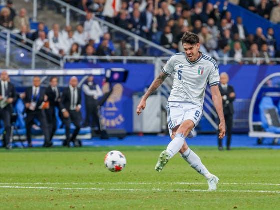 October 2, 2026, Parigi, Parigi, Francia: Goal the Alessandro bastoni of Italy during the 2026 27 UEFA Nations League football match between France and Italy on October 2, 2026, at the Stade de France in Paris. 2026 27 UEFA Nations League Football Match Between France And Italy  - ZUMAs236 20261002_aap_s236_129 Copyright: xFabioxSassox