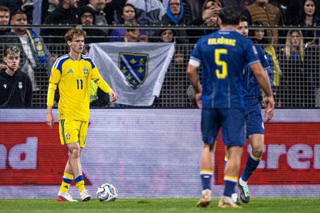 261002 Williot Swedberg of Sweden looks dejected after the 1-1 draw during the Nations League soccer match between Bosnia and Herzegovina and Sweden on October 2, 2026 in Zenica. Photo by Ludvig Thunman, BILDBYRAN, code LT LT0823, soccer, football, Nations League, UEFA Nations League, Bosnia and Herzegovina, Sweden, Sweden A, BBENG, depp Copyright: LUDVIGxTHUNMAN BB261002LT187