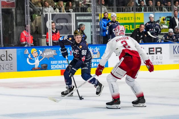 Battle for the Puck: Face-off between Joel Keussen (EC Bad Nauheim, 2) and Mark Rassell (Ravensburg Towerstars, 92), GER, Ravensburg Towerstars vs. EC Bad Nauheim, Ice Hockey, DEL2 Regular Season, Matchday 5, 2026–2027 Season, October 2, 2026, GER, Ravensburg Towerstars vs. EC Bad Nauheim, Ice Hockey, DEL2 Regular Season, Matchday 5, 2026–2027 Season, October 2, 2026, Ravensburg Copyright: xEibner-Pressefoto MaximilianxRistx EP_MRT
