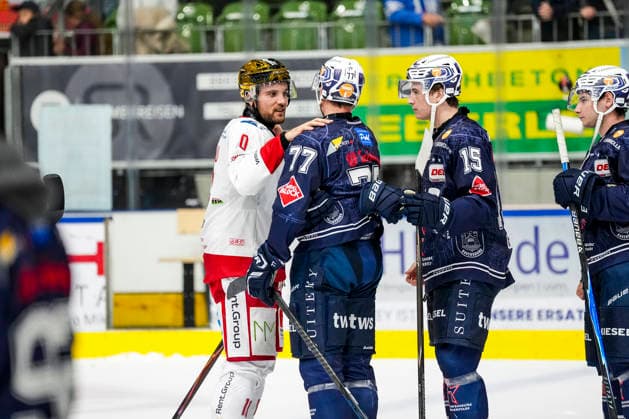 Julian Kornelli, EC Bad Nauheim, 10, and Robbie Czarnik, Ravensburg Towerstars, 77, GER, Ravensburg Towerstars vs. EC Bad Nauheim, ice hockey, DEL2 regular season, Matchday 5, 2026–2027 season, October 2, 2026, GER, Ravensburg Towerstars vs. EC Bad Nauheim, Ice Hockey, DEL2 Regular Season, Matchday 5, 2026–2027 Season, October 2, 2026, Ravensburg Copyright: xEibner-Pressefoto MaximilianxRistx EP_MRT