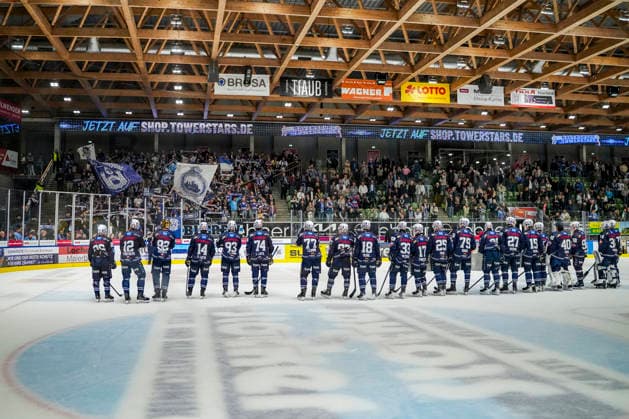 Towerstars Celebrate Victory, GER, Ravensburg Towerstars vs. EC Bad Nauheim, Ice Hockey, DEL2 Regular Season, Matchday 5, 2026–2027 Season, October 2, 2026, GER, Ravensburg Towerstars vs. EC Bad Nauheim, Ice Hockey, DEL2 Regular Season, Matchday 5, 2026–2027 Season, October 2, 2026, Ravensburg Copyright: xEibner-Pressefoto MaximilianxRistx EP_MRT