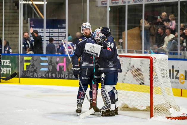 Towerstars Celebrate Victory, GER, Ravensburg Towerstars vs. EC Bad Nauheim, Ice Hockey, DEL2 Regular Season, Matchday 5, 2026–2027 Season, October 2, 2026, GER, Ravensburg Towerstars vs. EC Bad Nauheim, Ice Hockey, DEL2 Regular Season, Matchday 5, 2026–2027 Season, October 2, 2026, Ravensburg Copyright: xEibner-Pressefoto MaximilianxRistx EP_MRT
