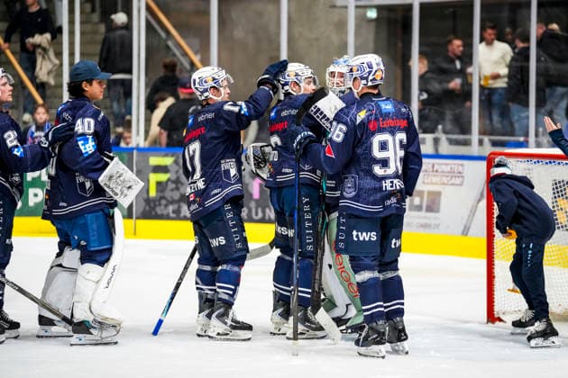 Towerstars Celebrate Victory, GER, Ravensburg Towerstars vs. EC Bad Nauheim, Ice Hockey, DEL2 Regular Season, Matchday 5, 2026–2027 Season, October 2, 2026, GER, Ravensburg Towerstars vs. EC Bad Nauheim, Ice Hockey, DEL2 Regular Season, Matchday 5, 2026–2027 Season, October 2, 2026, Ravensburg Copyright: xEibner-Pressefoto MaximilianxRistx EP_MRT