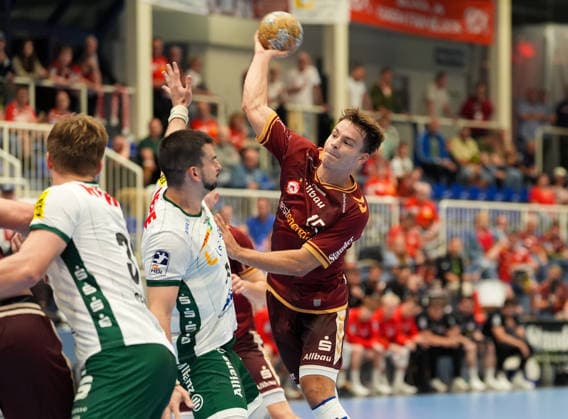 Nils Homscheid of TuSEM Essen, No. 15, shoots at the goal (GER), TuSEM Essen vs. SC DHfK Leipzig, 2nd Handball Bundesliga, Matchday 6, 2026–27 season, Sporthalle am Hallo, Essen, October 2, 2026 TuSEM Essen vs. SC DHfK Leipzig, 2nd Handball Bundesliga, Matchday 6, 2026–27 season, October 2, 2026 Essen Copyright: xEibner-Pressefoto ScottxColemanx EP_SCN