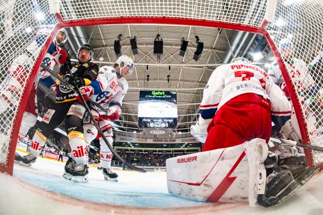 October 2, 2026, Porza, Corner Arena, NL HC Lugano vs. SC Rapperswil-Jona Lakers: No. 74 goalkeeper Ivars Punnenovs of the Lakers in action, while No. 95 Tyler Moy and No. 17 Igor Jelovac of the Lakers assist him against No. 10 Alessio Bertaggia of Lugano at the Corner Arena in Porza, Ticino, Switzerland Copyright: xJustPictures.ch JarixPestelaccix jp-en-JaPe-_DSC2899