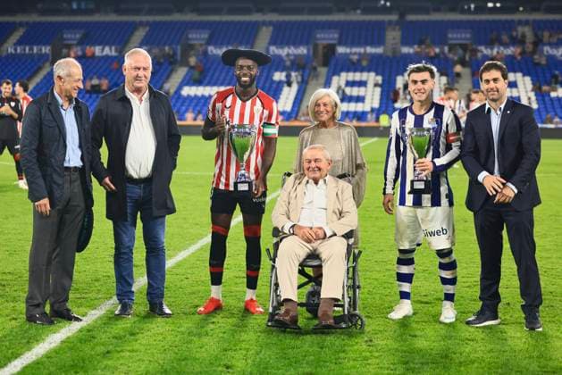 ESP Euskal Herria Txapela: Real Sociedad vs. Atlético Madrid; Athletic Club wins the match and the Euskal Herria trophy, And Athletic’s Inaki Williams receives the trophy while wearing the txapela during the friendly match for the 2026–27 Euskal Herria Txapela between Real Sociedad and Atlético Madrid, played at Anoeta Stadium in Gipuzkoa on September 14, 2026, in Spain. Spanish Soccer Copyright: xAgenciaxLOFx