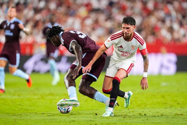 October 2, 2026, Sevilla, Sevilla, Spain: Brian Madjo of Aston Villa FC and Jose Angel Carmona of Sevilla FC compete for the ball during the XV Antonio Puerta Trophy, football match between Sevilla FC and Aston Villa FC at Ramon Sanchez-Pizjuan Stadium on October 2, 2026, in Seville, Spain. Sevilla Spain - ZUMAa181 20261002_zaa_a181_056 Copyright: xJoaquinxCorcherox