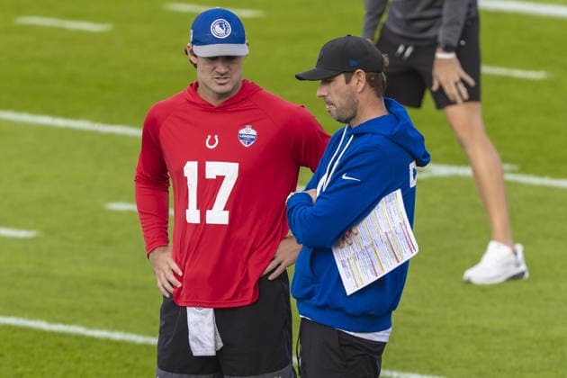 WARE, ENGLAND - October 02: Daniel Jones of the Indianapolis Colts chatting to head coach Shane Steichen during the Indianapolis Colts training session and practise at the Hanbury Manor Marriott Hotel, Ware, on October 02, 2026 in Hertfordshire, England Copyright: xJodyxDemay-Daviesx xSPPx Sportspressphoto_SPR244133