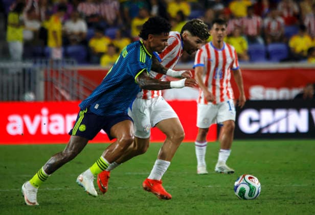 Colombia v Paraguay - International Friendly, Länderspiel, Nationalmannschaft Colombia s No. 6, Richard Rios, competes for the ball during the friendly match between Colombia and Paraguay on October 2, 2026, at Illustrator in Harrison, New Jersey. Paraguay defeated Colombia 1-0 on a goal by Hugo Benitez. NEW JERSEY United States  Copyright: xDeccioxSerranox originalFilename:serrano-notitle261002_np3yl.jpg