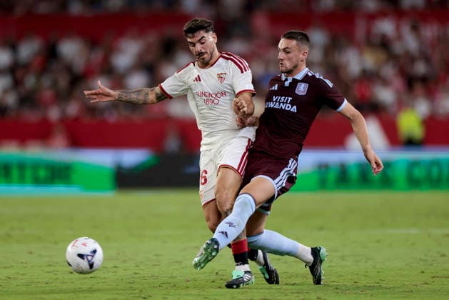 Sevilla FC v Aston Villa - Friendly Match Isaac Romero of Sevilla FC competes for the ball with Taylor Harwood-Bellis of Aston Villa during the XV Antonio Puerta Trophy match between Sevilla FC and Aston Villa at Ramon Sanchez Pizjuan in Seville, Spain, on October 2, 2026. Seville Spain  Copyright: xJosexLuisxContrerasx originalFilename:joseluiscontreras-sevillaf261002_np9ea.jpg