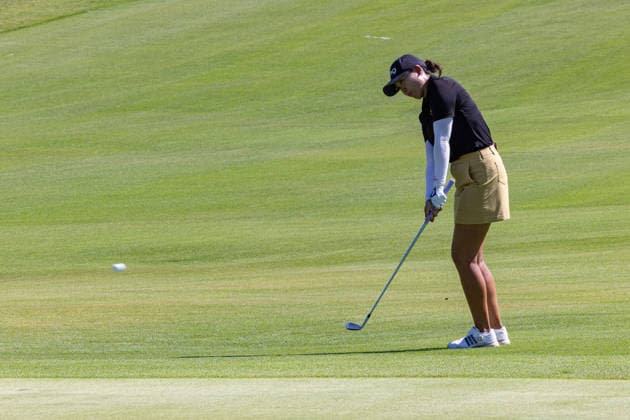October 2, 2026, Honolulu, Hawaii, USA: ROBYN CHOI makes a chip shot at the 18th green during the second day of the 2026 Lotte Championship at Hoakalei Country Club, Ewa Beach, Hawaii, USA. ROBYN was tied for 10th place at the beginning of the second round. Honolulu USA - ZUMAm310 20261002_zsp_m310_001 Copyright: xElliotxMilesx