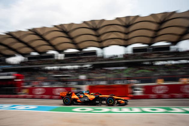 Formula 1 Gulf Air Bahrain Grand Prix in Malaysia 2026 Levi Erb OVERTAKE MAXPPP - Sepang 03 10 2026 01 NORRIS Lando (gbr), McLaren Mastercard F1 Team, action at the Formula 1 Gulf Air Bahrain Grand Prix 2026 in Malaysia, the 15th round of the 2026 FIA Formula 1 World Championship, WM, Weltmeisterschaft at the Sepang International circuit, from 1 to 4 October 2026 Sepang Sepang International Circuit Malaysia  Copyright: xOVERTAKE MAXPPPxLevixErbx OVT202610033870 OVT202610033870