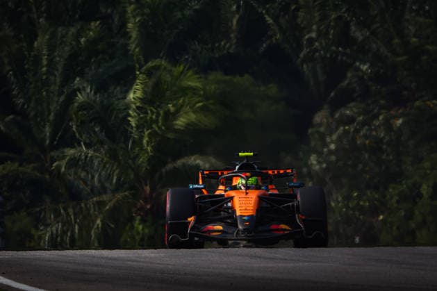 01 NORRIS Lando (GBR), McLaren F1 Team MCL40, action F1 GP 16 Bahrain 2026 in Malaysia F1 GP 16 Bahrain 2026 in Malaysia 03 VERSTAPPEN Max NLD, Red Bull Racing Ford RB22, action F1 GP 16 Bahrain 2026 in Malaysia 01 NORRIS Lando GBR, McLaren F1 Team MCL40, action during the 2026 Formula 1 Bahrain Grand Prix in Malaysia, the 16th round of the 2026 Formula One World Championship from October 2 to 4, 2026 at the Sepang International Circuit in Sepang, Malaysia. Photo by Antonin Vincent, DPPI Malaysia