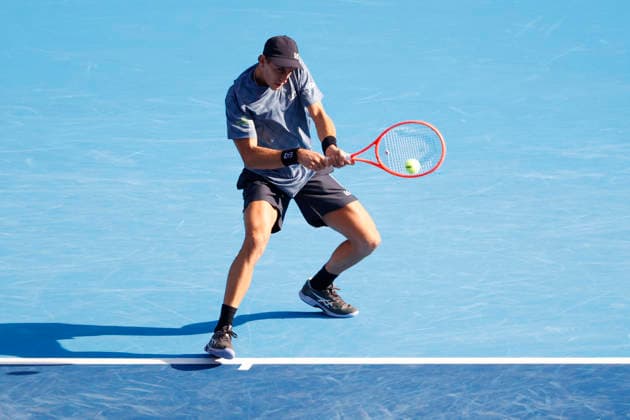 October 3, 2026, Tokyo, Japan: Matteo Arnaldi (Italy) returns a shot against Carlos Alcaraz (Spain) during their Round of 16 match at the Kinoshita Group Japan Open Tennis Championships at Ariake Colosseum in Tokyo. The tournament runs from September 29 to October 6. Alcaraz won 7-6(6), 6-1. Tokyo Japan - ZUMAm191 20261003_aap_m191_053 Copyright: xRodrigoxReyesxMarinx