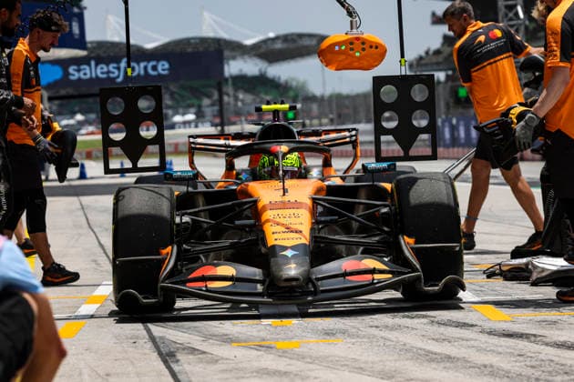 81 PIASTRI Oscar, McLaren F1 Team MCL40, action F1 GP 16 Bahrain 2026 in Malaysia F1 GP 16 Bahrain 2026 in Malaysia 03 VERSTAPPEN Max NLD, Red Bull Racing Ford RB22, action F1 GP 16 Bahrain 2026 in Malaysia 01 NORRIS Lando GBR, McLaren F1 Team MCL40, action during the 2026 Formula 1 Bahrain Grand Prix in Malaysia, the 16th round of the 2026 Formula One World Championship from October 2 to 4, 2026 at the Sepang International Circuit in Sepang, Malaysia. Photo by Xavier Bonilla, DPPI Malaysia