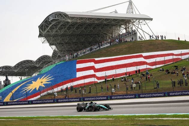 12 KIMI ANTONELLI Andrea (ITA), Mercedes AMG F1 Team W17, action from the 2026 Bahrain F1 GP Round 16 in Malaysia, 2026 Bahrain F1 GP Round 16 in Malaysia 03 VERSTAPPEN Max (NLD), Red Bull Racing Ford RB22, action F1 GP 16 Bahrain 2026 in Malaysia 12 KIMI ANTONELLI Andrea (ITA), Mercedes AMG F1 Team W17, action during the 2026 Formula 1 Bahrain Grand Prix in Malaysia, the 16th round of the 2026 Formula One World Championship, held October 2–4, 2026, at the Sepang International Circuit in Sepang, Malaysia. Photo by Xavier Bonilla, DPPI Malaysia