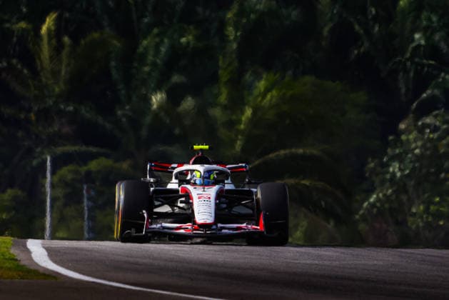 87 BEARMAN Ollie Oliver GBR, TGR Haas F1 Team VF 26, action F1 GP 16 Bahrain 2026 in Malaysia F1 GP 16 Bahrain 2026 in Malaysia 03 VERSTAPPEN Max NLD, Red Bull Racing Ford RB22, action F1 GP 16 Bahrain 2026 in Malaysia 87 BEARMAN Ollie Oliver GBR, TGR Haas F1 Team VF 26, action during the 2026 Formula 1 Bahrain Grand Prix in Malaysia, the 16th round of the 2026 Formula One World Championship from October 2 to 4, 2026 at the Sepang International Circuit in Sepang, Malaysia. Photo by Antonin Vincent, DPPI Malaysia