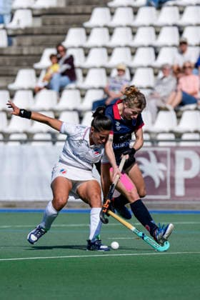 From left: Lucina von der Heyde (MHC), 2; Luzie Franz (BHC), 12; tackle, game scene, duel, tackle, tackling, dynamism, action, 03 10 2026, Mannheim, Germany, hockey, 1st Bundesliga, women’s, Mannheimer HC vs. Berliner HC xozx