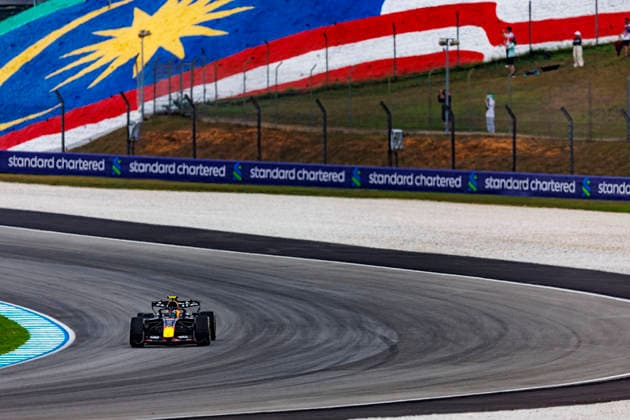 RECORD DATE NOT STATED 3rd October 2026; Sepang IC, Kuala Lumpur, Malaysia; Formula 1, Bahrain Grand Prix, Qualifying Day; Isack Hadjar (6) of France and Oracle Red Bull Racing during Free Practice 3 at the Bahrain Grand Prix StephenxBlackberry