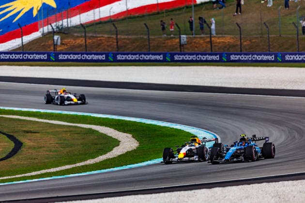 RECORD DATE NOT STATED 3rd October 2026; Sepang IC, Kuala Lumpur, Malaysia; Formula 1, Bahrain Grand Prix, Qualifying Day; Visa Cash App Racing Bulls Formula One Team driver Arvid Lindblad of Great Britain, Atlassian Williams F1 Team driver Carlos Sainz Jr of Spain during free practice 3 at the Bahrain Grand Prix StephenxBlackberry