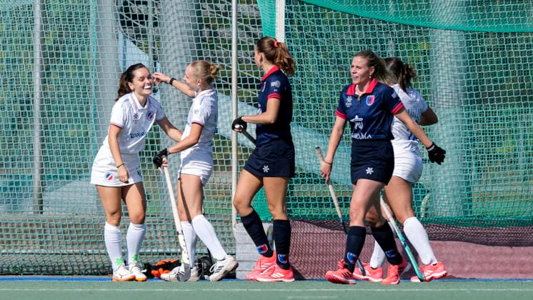 From left: Goal scorer Fiona Felber (MHC), 6, Hannah Reichert (MHC), 22, and players from Mannheimer HC (MHC) celebrate the 1-0 goal, Celebration, goal celebration, goal scored, celebrating the goal, goal, celebration, celebrating the goal, joy, happiness, happy, optimistic, positive, game scene, highlight, action, 03 10 2026, Mannheim, Germany, hockey, 1st Bundesliga, women’s, Mannheim HC, Berlin HC xozx