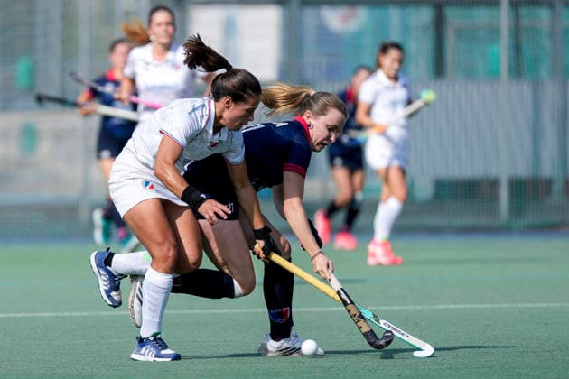 From left: Lucina von der Heyde (MHC), 2, Philine Drumm (BHC), 27, tackle, game scene, duel, tackle, tackling, dynamism, action, 03 10 2026, Mannheim, Germany, hockey, 1st Bundesliga, women’s, Mannheimer HC vs. Berliner HC xozx