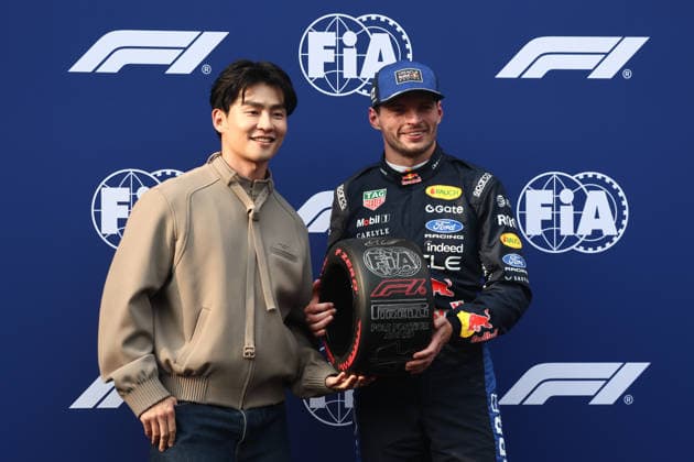 F1 Bahrain Grand Prix In Malaysia - Qualifying SEPANG, MALAYSIA - OCTOBER 3: Alvin Chong and Max Verstappen of Red Bull Racing pose for a photo after the qualifying ahead of the Formula 1 Bahrain Grand Prix at Sepang International Circuit in Sepang, Malaysia on October 3, 2026. Max wins the pole position in the qualifying session of Bahrain GP. Jakub Porzycki Anadolu Sepang Malaysia. Editorial use only. Please get in touch for any other usage.  Copyright: x2026xAnadoluxJakubxPorzyckix