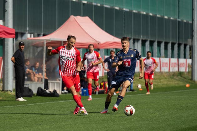 October 3, 2026, xjyhynx, soccer exhibition match, SC Freiburg vs. FC Lucerne, from left: Max Rosenfelder (37), SC Freiburg plays a pass to Lars Villiger (27), FC Lucerne presses him; Freiburg