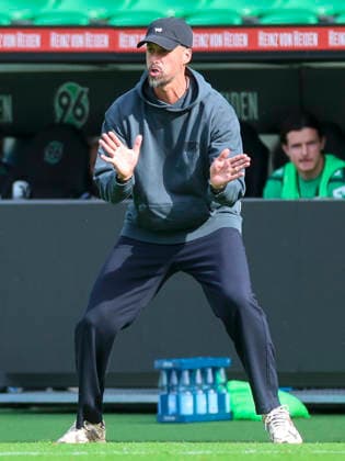 Hannover 96 coach Sandro Wagner gestures during the friendly match between Hannover 96 and SC Verl, Heinz von Heiden Arena on October 3, 2026, in Hannover, Germany. Photo by Marco Steinbrenner, DeFodi Images. Coach Sandro Wagner of Hannover 96 gestures during the friendly match between Hannover 96 and SC Verl at Heinz von Heiden Arena on October 3, 2026 in Hannover, Germany. Photo by Marco Steinbrenner, DeFodi Images. Photo by Marco Steinbrenner, DeFodi Images.