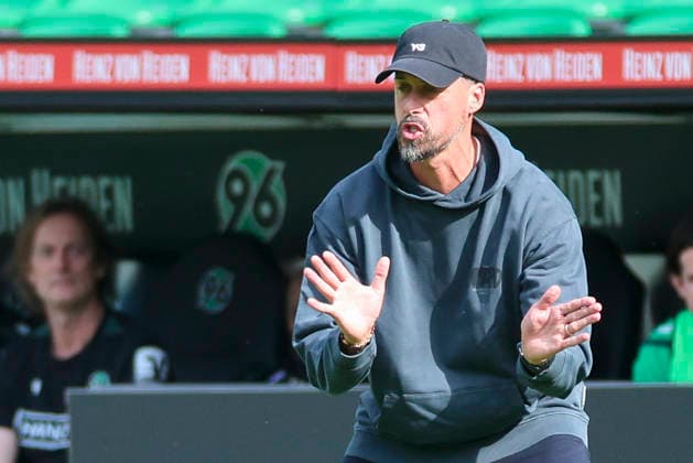 Hannover 96 coach Sandro Wagner gestures during the friendly match between Hannover 96 and SC Verl, Heinz von Heiden Arena on October 3, 2026, in Hannover, Germany. Photo by Marco Steinbrenner, DeFodi Images. Coach Sandro Wagner of Hannover 96 gestures during the friendly match between Hannover 96 and SC Verl at Heinz von Heiden Arena on October 3, 2026 in Hannover, Germany. Photo by Marco Steinbrenner, DeFodi Images. Photo by Marco Steinbrenner, DeFodi Images.