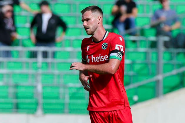 Boris Tomiak of Hannover 96 looks disappointed during the friendly match between Hannover 96 and SC Verl, Heinz von Heiden Arena on October 3, 2026, in Hannover, Germany Photo by Marco Steinbrenner DeFodi Images Boris Tomiak of Hannover 96 looks dejected during the friendly match between Hannover 96 and SC Verl at Heinz von Heiden Arena on October 3, 2026 in Hannover, Germany. Photo by Marco Steinbrenner, DeFodi Images. Photo by Marco Steinbrenner, DeFodi Images