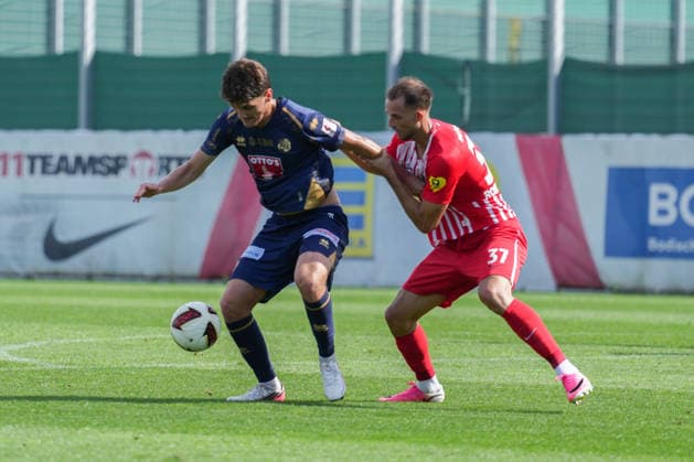 Friendly Match: SC Freiburg vs. FC Luzern, October 3, 2026. Sascha Meyer (FC Luzern, 71) in a tackle with Max Rosenfelder (SC Freiburg, 37). Friendly Match: SC Freiburg vs. FC Luzern, Europa-Park Stadium, October 3, 2026 DFB and DFL regulations prohibit any use of photographs as image sequences and or quasi-video. Copyright: xBEAUTIFULxSPORTS Boscox