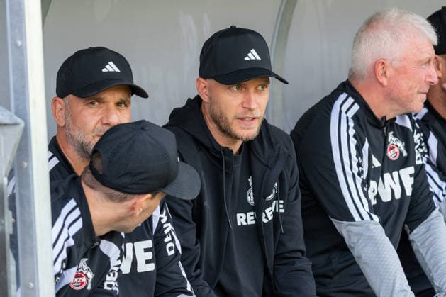 Rene Wagner, 1. FC Köln, coach surrounded by his team; FC Viktoria Köln vs. FC Hansa Rostock, soccer, 3. Liga, Matchday 5, 2026–2027 season, September 11, 2026 DFL DFB regulations prohibit any use of photographs as image sequences and or quasi-video FC Viktoria Cologne vs. FC Hansa Rostock, soccer, 3rd Division, Matchday 5, 2026–2027 season, September 11, 2026, Cologne Copyright: xEibner-Pressefoto ThomasxHaeslerx EP_THR