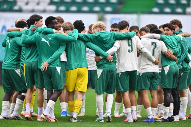 October 3, 2026 Soccer Season 2026–2027 Bavarian Regional League Matchday 12 SpVgg Greuther Fürth Fürth II U23 Kleeblatt FC Bayern Munich II FCB xwoxzix Team Circle Squad Team Fürth before kickoff