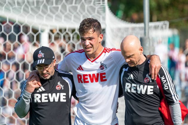 Thijs Dalinga, 1 FC Cologne, 27, leaves the field due to injury. FC Viktoria Cologne vs. FC Hansa Rostock, Soccer, 3rd Division, Matchday 5, 2026–2027 Season, September 11, 2026 DFL DFB regulations prohibit any use of photographs as image sequences and or quasi-video FC Viktoria Cologne vs. FC Hansa Rostock, soccer, 3. Liga, Matchday 5, 2026–2027 season, September 11, 2026, Cologne Copyright: xEibner-Pressefoto ThomasxHaeslerx EP_THR