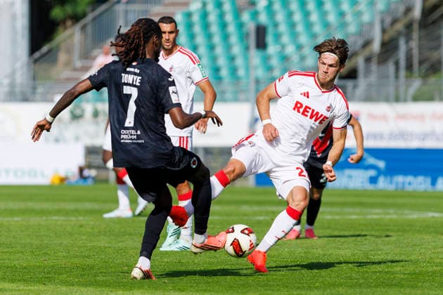 KOELN, GERMANY - OCTOBER 3, 2026: Yannick Tonye (FC Viktoria Köln, 7) and Jan Thielmann (1. FC Köln, 29) during the friendly match between FC Viktoria Köln vs. 1. FC Köln at the Sportpark Hoehenberg on October 3, 2026 in Koeln, Germany. DFL REGULATIONS PROHIBIT ANY USE OF PHOTOGRAPHS AS IMAGE SEQUENCES AND OR QUASI-VIDEO. Nordrhein-Westfalen Germany Copyright: xLeahxKohringx