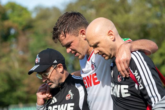 Thijs Dalinga, 1 FC Cologne, 27, is carried off the field injured. FC Viktoria Cologne vs. FC Hansa Rostock, Soccer, 3rd Division, Matchday 5, 2026–2027 Season, September 11, 2026 DFL DFB regulations prohibit any use of photographs as image sequences and or quasi-video FC Viktoria Cologne vs. FC Hansa Rostock, soccer, 3. Liga, Matchday 5, 2026–2027 season, September 11, 2026, Cologne Copyright: xEibner-Pressefoto ThomasxHaeslerx EP_THR