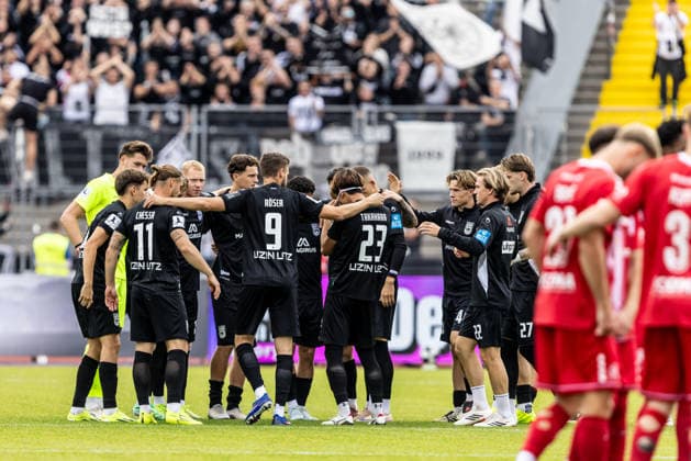 KSV Hessen Kassel vs. SSV Ulm 1846 Soccer, Regionalliga Südwest, Matchday 10, Auestadion Kassel, October 3, 2026, Team, Team Circle, Squad, Team Circle, SSV Ulm 1846 Soccer, KSV Hessen Kassel vs. SSV Ulm 1846 Soccer, Regionalliga Southwest, Matchday 10, Auestadion Kassel, October 3, 2026. Photo by Lucca Fundel, Kassel, Auestadion, Hesse, Germany