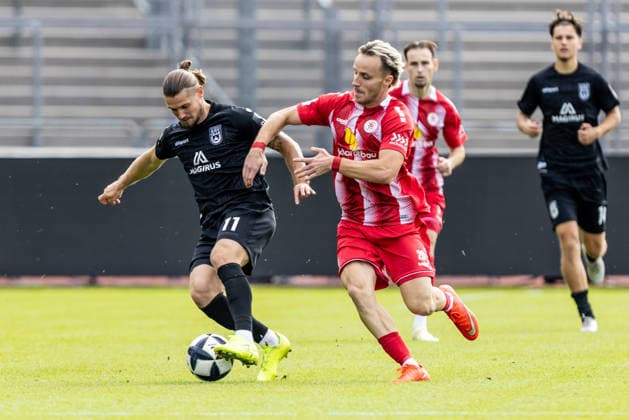 KSV Hessen Kassel vs. SSV Ulm 1846 Soccer, Regionalliga Southwest, Matchday 10, Auestadion Kassel, October 3, 2026; from left: Dennis Chessa, SSV Ulm 1846 Soccer, 11, Mirnes Pepic KSV Hessen Kassel, 20 KSV Hessen Kassel vs. SSV Ulm 1846 Soccer, Regionalliga Southwest, Matchday 10, Auestadion Kassel, October 3, 2026. Photo by Lucca Fundel, Kassel Auestadion, Hesse, Germany