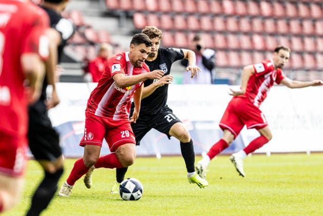 KSV Hessen Kassel vs. SSV Ulm 1846 Soccer, Regionalliga Southwest, Matchday 10, Auestadion Kassel, October 3, 2026; photo by Cemal Sezer, KSV Hessen Kassel, 29, Marco Gölz SSV Ulm 1846 Soccer, 21 KSV Hessen Kassel vs. SSV Ulm 1846 Soccer, Regionalliga Southwest, Matchday 10, Auestadion Kassel, October 26, 2003; Photo by Lucca Fundel, Kassel Auestadion, Hesse, Germany