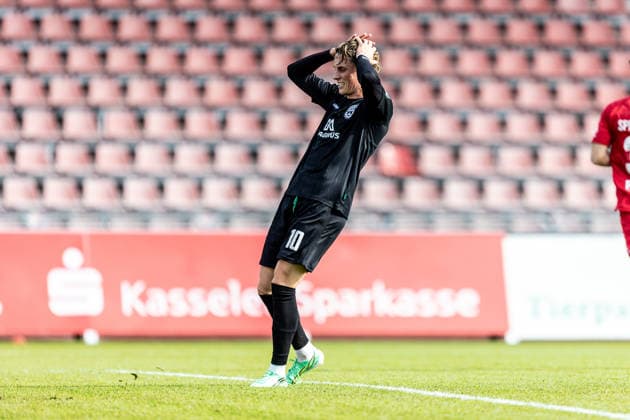 KSV Hessen Kassel vs. SSV Ulm 1846 Soccer, Regionalliga Southwest, Matchday 10, Auestadion Kassel, October 3, 2026—Oliver Wähling of SSV Ulm 1846 arrives too late in front of an empty net. Soccer, Matchday 10: KSV Hessen Kassel vs. SSV Ulm 1846, Regionalliga Southwest, Auestadion Kassel, October 3, 2026; Photo by Lucca Fundel, Kassel Auestadion, Hesse, Germany