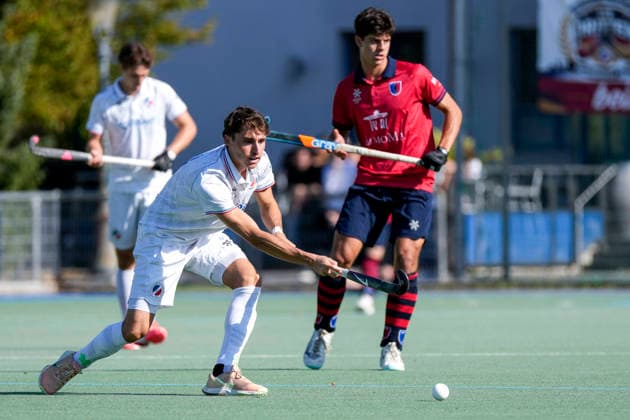 From left: Marc Bolto (MHC), 17; Theo Belhustede (BHC), 22; action, game play, October 3, 2026, Mannheim, Germany; hockey, 1st Bundesliga, men s, Mannheimer HC vs. Berliner HC xozx