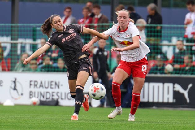 Germany Soccer Google Pixel Women s Bundesliga 2026–2027, Matchday 6: RB Leipzig vs. FSV Mainz 05, RB Leipzig Training Center in Leipzig; a tackle by Vital Zina Kats (1, FSV Mainz 05 Women), 30, and Nikoline Dudek (24, RB Leipzig Women) Copyright: xLucasxWalterx